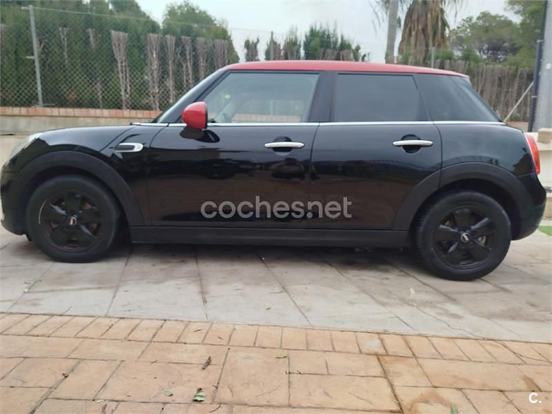 Usado Mini ONE 102 CV (75 kW) 2018 Negro Utilitario