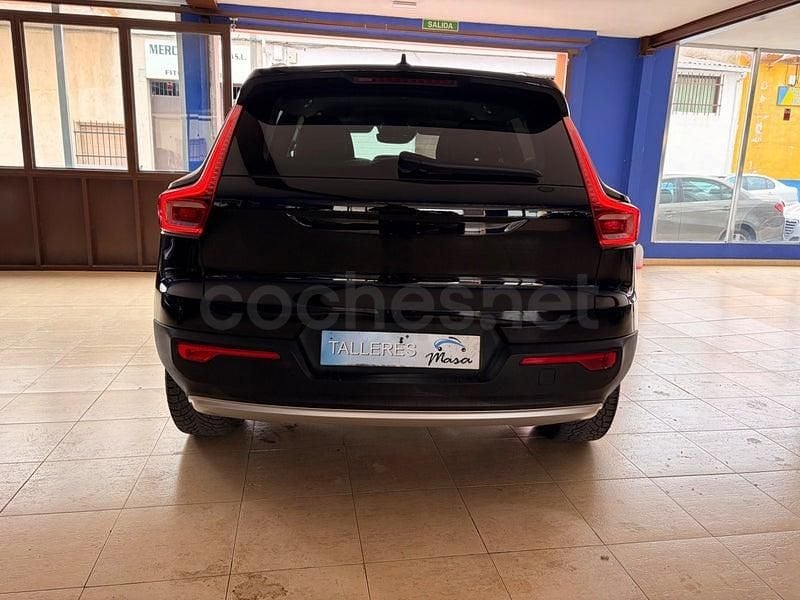 Begagnad Volvo XC40 Core 211 HK (155 kW) 2022 Svart SUV