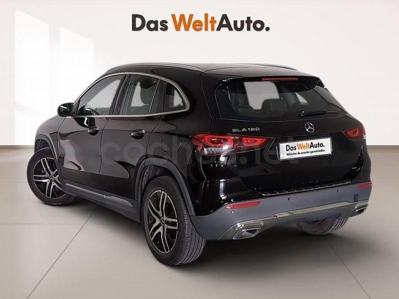 Käytetty Mercedes GLA180 136 HP (100 kW) 2022 Musta Katumaasturi