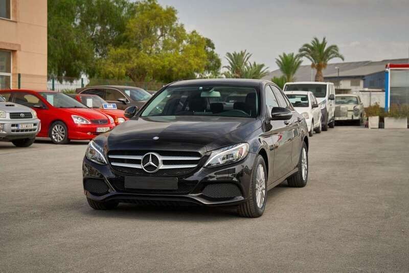 Usado Mercedes C180 116 CV (85 kW) 2016 Negro Berlina