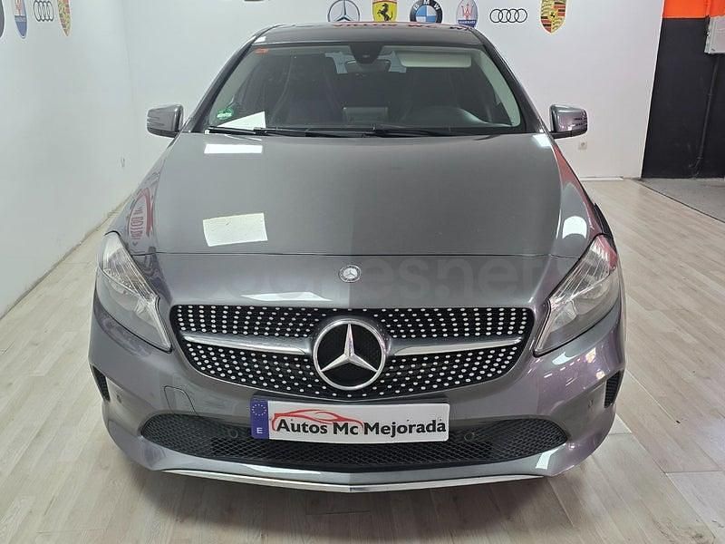 Usado Mercedes A180 Urban 122 CV (89 kW) 2016 Gris / plata Berlina