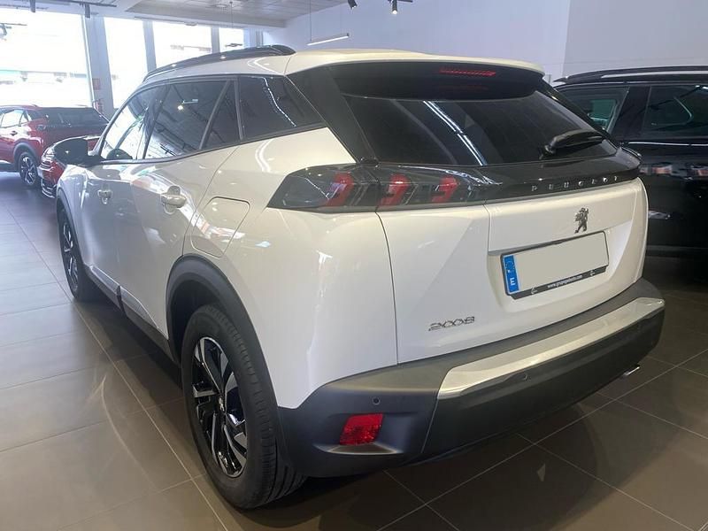 Usado Peugeot 2008 Allure 110 CV (80 kW) 2021 Blanco SUV