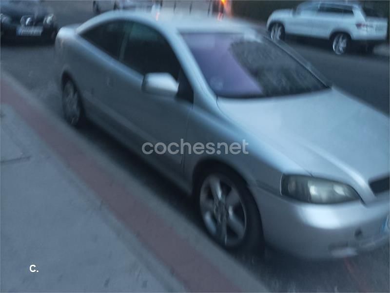 Gris / plata Usado 2004 Opel Astra Edition Coupe | 1900 € - Imagen 1/2