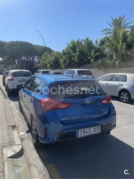 Usado Toyota Auris Active 124 CV (91 kW) 2015 Azul Berlina