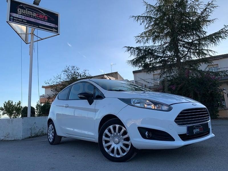 Usado Ford Fiesta Trend 75 CV (55 kW) 2013 Blanco Utilitario