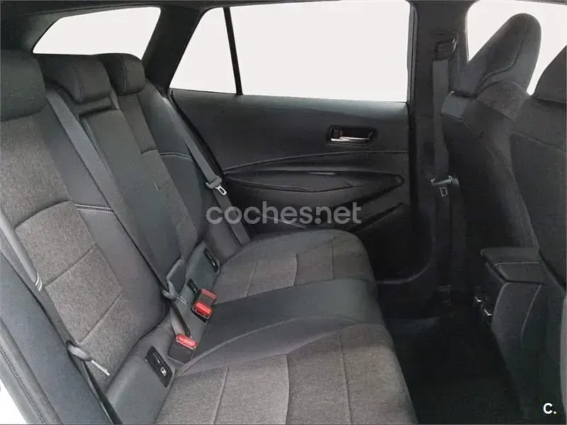 Usado Toyota Corolla Sport 180 CV (132 kW) 2021 Gris / plata Familiar