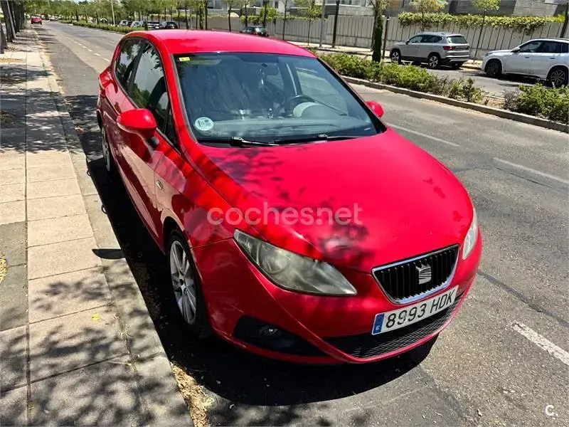 Usado Seat Ibiza Style 90 CV (66 kW) 2011 Rojo Berlina