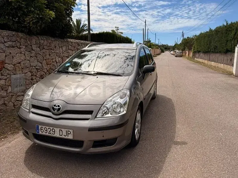 Usado Toyota Corolla Verso Sol 116 CV (85 kW) 2005 Gris / plata Monovolumen