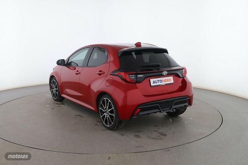 Usado Toyota Yaris Hybrid Sport 116 CV (85 kW) 2024 Rojo Berlina