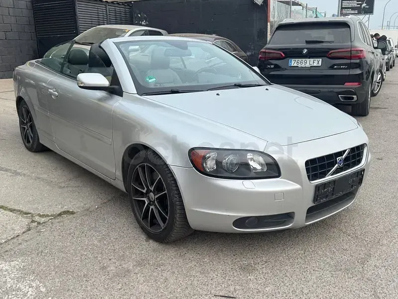 Usado Volvo C70 Momentum 136 CV (100 kW) 2007 Gris / plata Descapotable