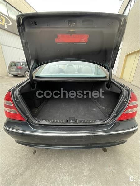 Usado Mercedes E240 Elegance 177 CV (130 kW) 2004 Verde Berlina