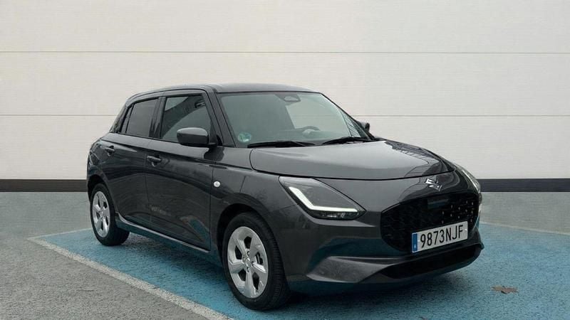 Usado Suzuki Swift 83 CV (61 kW) 2025 Gris Berlina