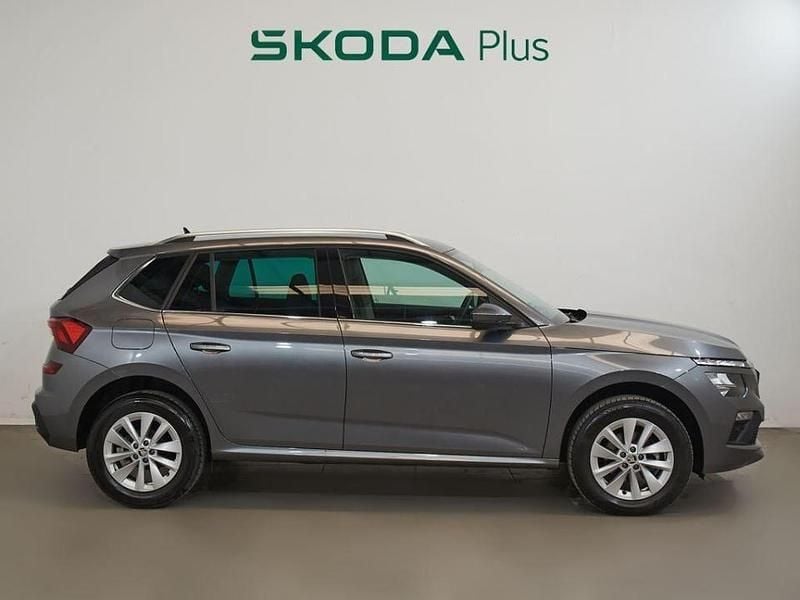 Usado Skoda Kamiq Selection 95 CV (69 kW) 2024 Gris SUV
