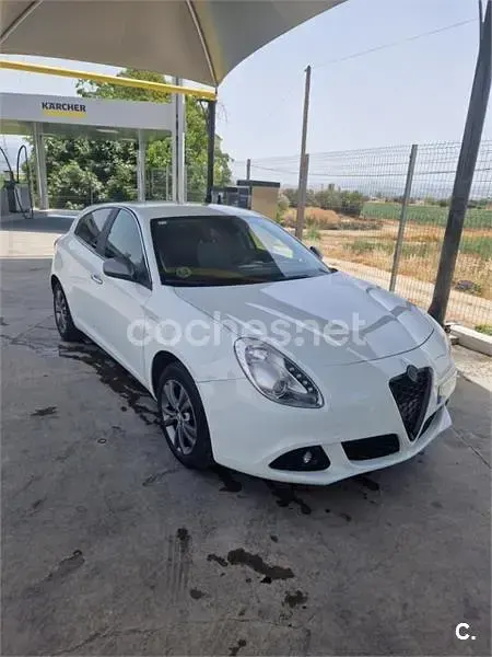 Usado Alfa Romeo Giulietta Distinctive 120 CV (88 kW) 2011 Blanco Utilitario