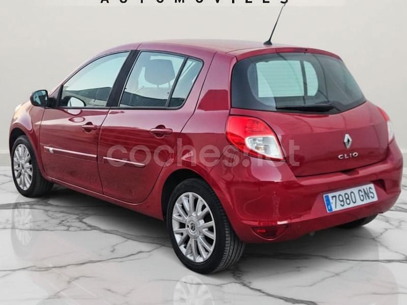 Usado Renault Clio II Exception 85 CV (62 kW) 2009 Rojo Berlina