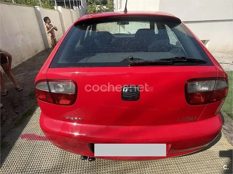 Usado Seat Leon Sport 150 CV (110 kW) 2004 Rojo Utilitario
