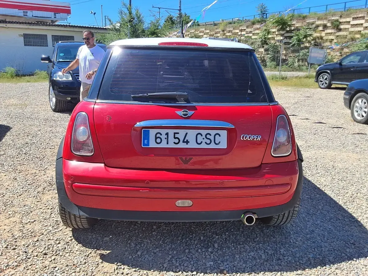 Usado Mini Cooper 115 CV (84 kW) 2004 Rojo blanco negro Utilitario