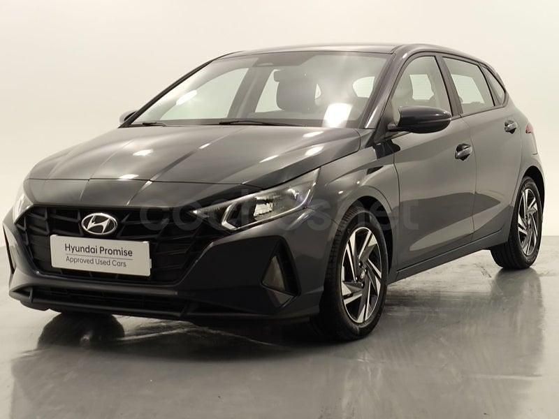 Usado Hyundai i20 84 CV (61 kW) 2023 Gris / plata Berlina