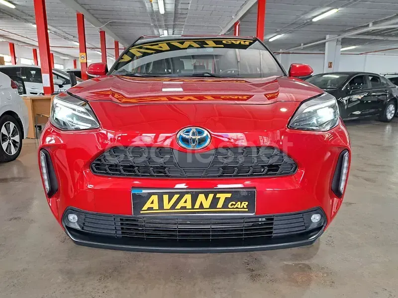 Usado Toyota Yaris Cross Active 116 CV (85 kW) 2024 Granate SUV