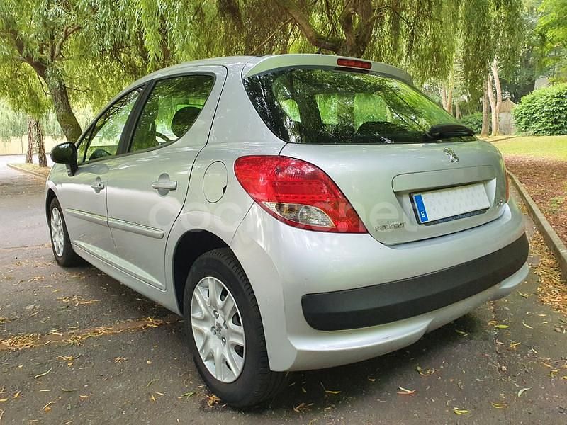 Usado Peugeot 207 Active 92 CV (67 kW) 2012 Gris / plata Berlina