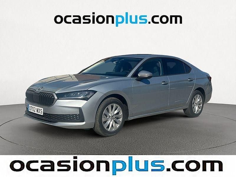 Gris plata Nuevo 2025 Skoda Superb Essence Berlina | 29.073 € (Super precio) - Imagen 1/4
