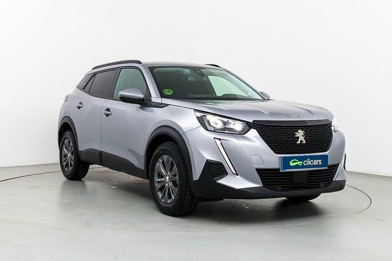 Usado Peugeot 2008 Style 100 CV (73 kW) 2021 Gris SUV