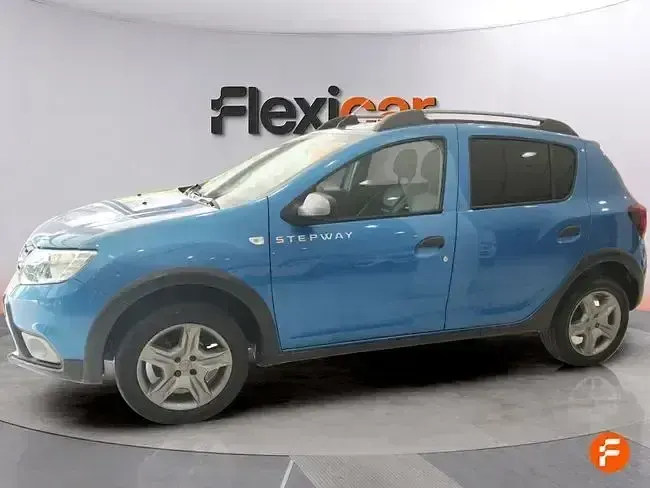 Usado Dacia Sandero Comfort 90 CV (66 kW) 2018 Azul Berlina