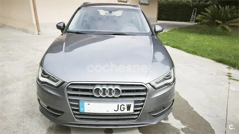 Usado Audi A3 Advanced 110 CV (80 kW) 2015 Gris / plata Berlina