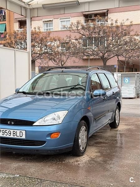 Usado Ford Focus Ghia 100 CV (73 kW) 2001 Azul Familiar