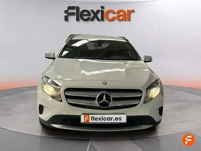 Usado Mercedes GLA180 109 CV (80 kW) 2016 Blanco SUV