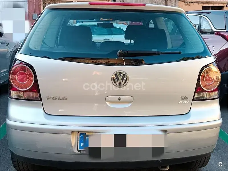 Usado VW Polo Advance 75 CV (55 kW) 2005 Gris / plata Utilitario