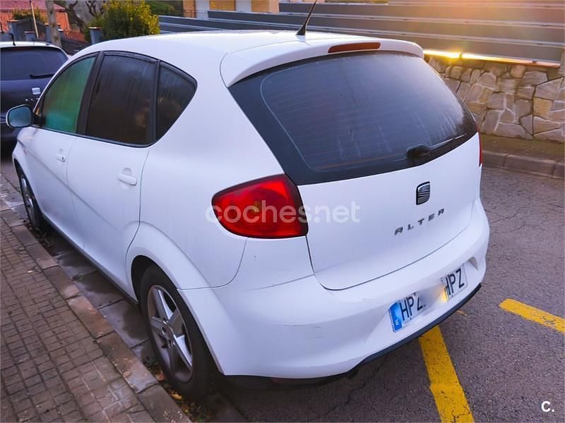 Usado Seat Altea I-Tech 105 CV (77 kW) 2013 Blanco Monovolumen