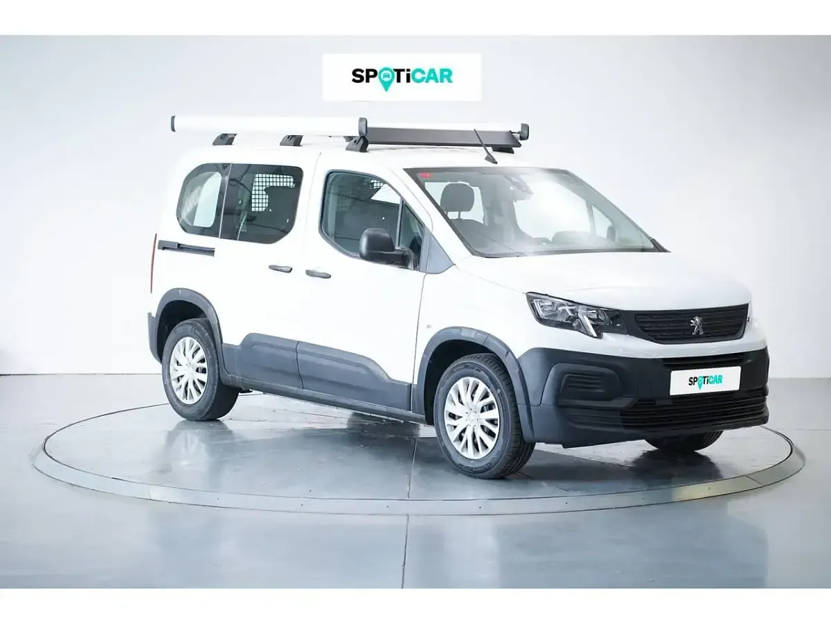Usado Peugeot Rifter Active 100 CV (73 kW) 2022 Blanco Monovolumen