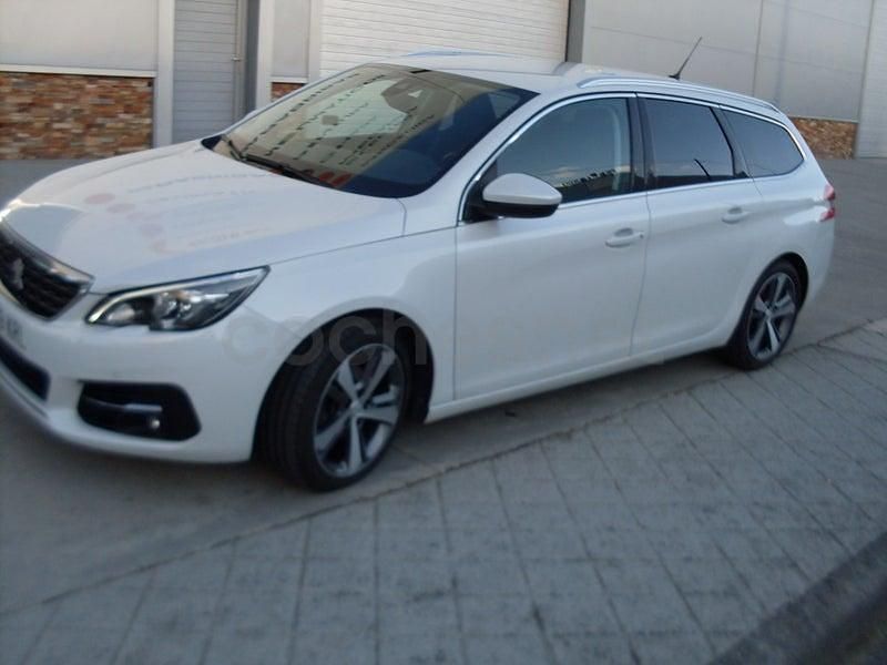 Usado Peugeot 308 SW Allure 130 CV (95 kW) 2019 Blanco Familiar