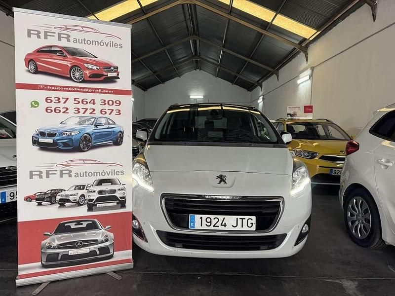 Usado Peugeot 5008 Allure 120 CV (88 kW) 2016 Blanco Monovolumen