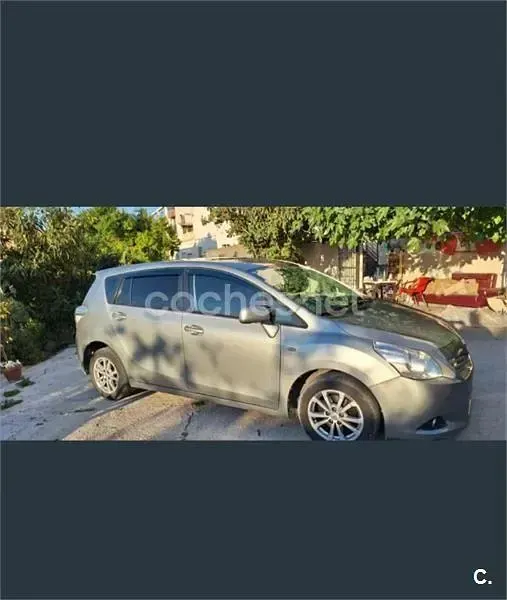 Usado Toyota Verso Active 126 CV (92 kW) 2011 Gris / plata Monovolumen
