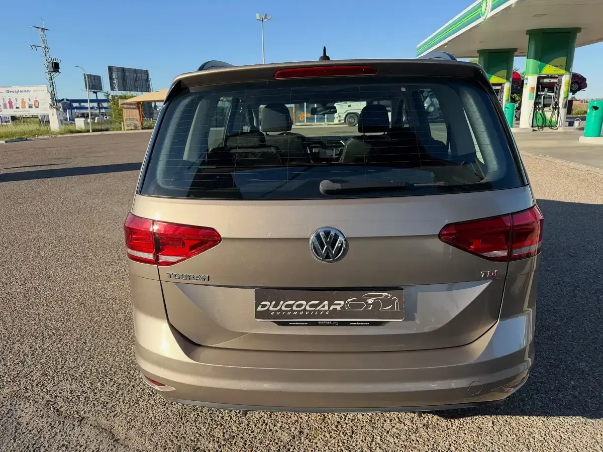 Usado VW Touran Edition 115 CV (84 kW) 2018 Beige Monovolumen