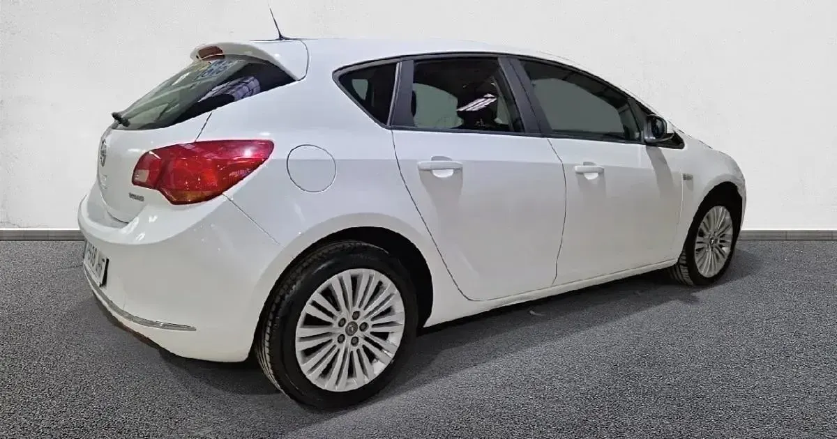 Usado Opel Astra Selective 140 CV (102 kW) 2015