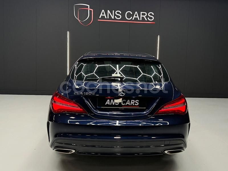 Usado Mercedes CLA200 Shooting Brake 136 CV (100 kW) 2018 Azul Familiar