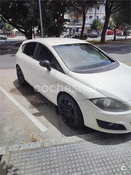 Usado Seat Leon Reference 105 CV (77 kW) 2010 Blanco Utilitario