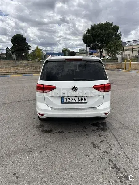Usado VW Touran Edition 110 CV (80 kW) 2015 Blanco Monovolumen