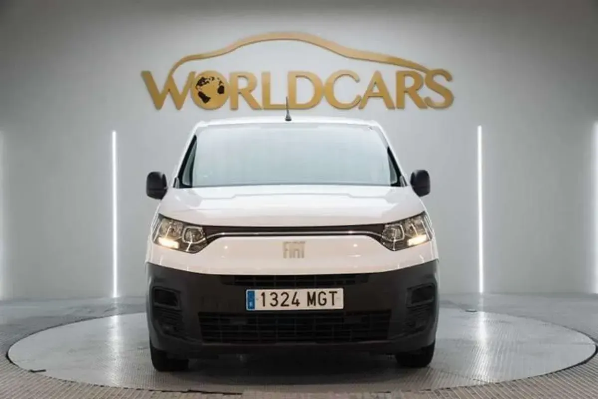 Usado Fiat Doblò 102 CV (75 kW) 2023 Blanco Monovolumen