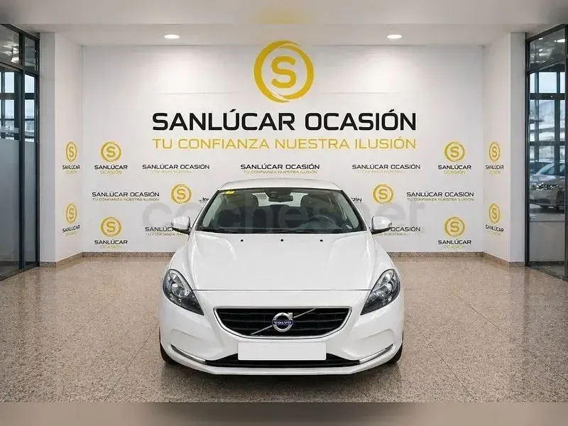 Usado Volvo V40 Kinetic 115 HP (84 kW) 2014 Branco Sedan