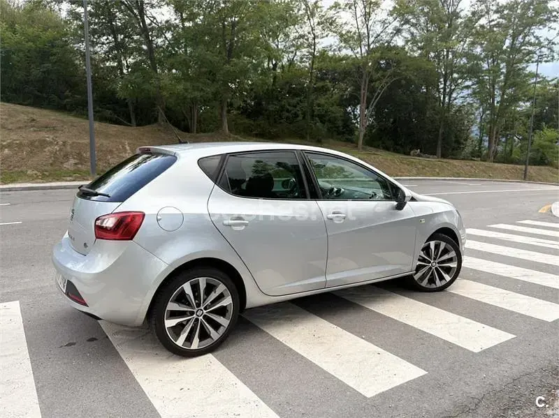 Usado Seat Ibiza FR 105 CV (77 kW) 2017 Gris / plata Berlina