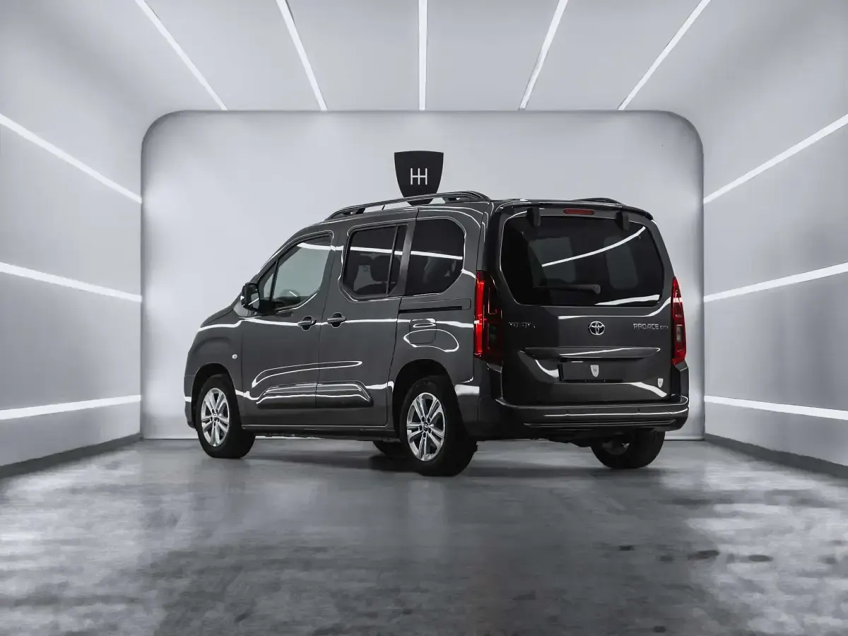 Usado Toyota Proace Verso Active 110 CV (80 kW) 2023 Gris Familiar