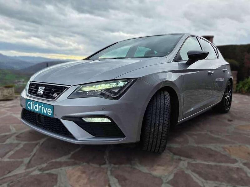 Usado Seat Leon FR 150 CV (110 kW) 2019 Gris Utilitario