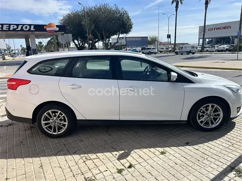 Usado Ford Focus Titanium 120 CV (88 kW) 2016 Blanco Familiar