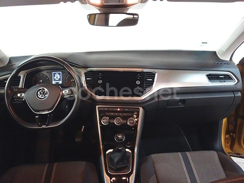 Usado VW T-Roc Advance 150 CV (110 kW) 2021 Amarillo SUV