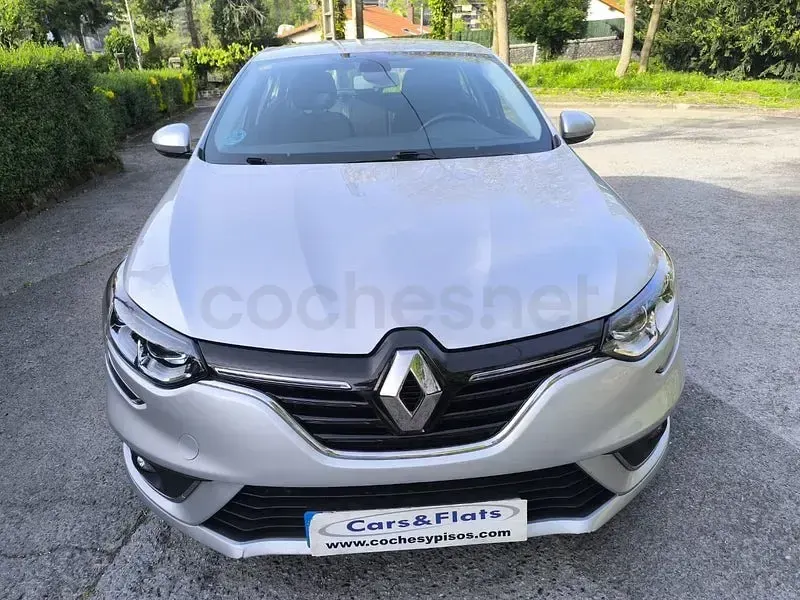 Usado Renault Mégane LIMITED 95 CV (69 kW) 2020 Gris / plata Berlina