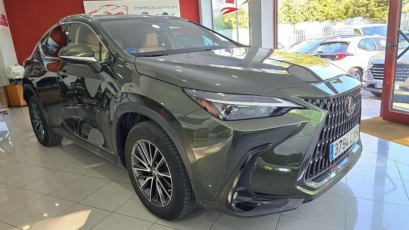 Verde Usado 2022 Lexus NX300h Executive Line SUV | 48.490 € - Imagen 1/4